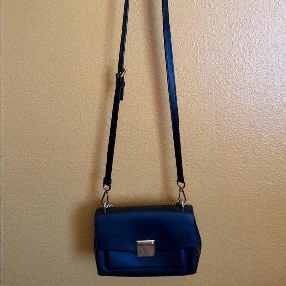 MICHAEL KORS
Lita Medium Leather Crossbody Bag - Picture 2 of 7